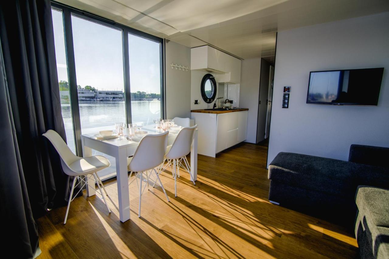 Houseboat- Dom Na Wodzie Z Sauna I Mozliwoscia Plywania Iława Extérieur photo